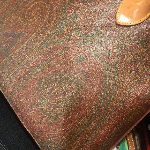 W ETRO MILANO Red Paisley Top Zipper Dome Shaped Hand Bag - Picture 3 of 17